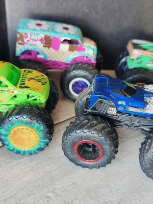 Hot Wheels trucks, pack of 7