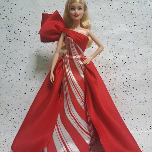 Barbie Holiday 2019 in original outfit with dress flaws