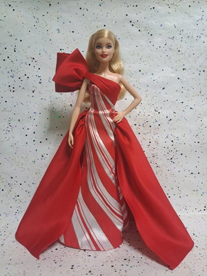 Barbie Holiday 2019 in original outfit with dress flaws