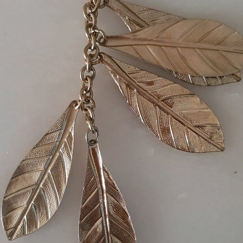 Earrings used with 5 leaves