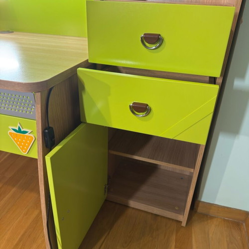 Cilek Youth Room Set like new with 2 bookshelves, desk and bed