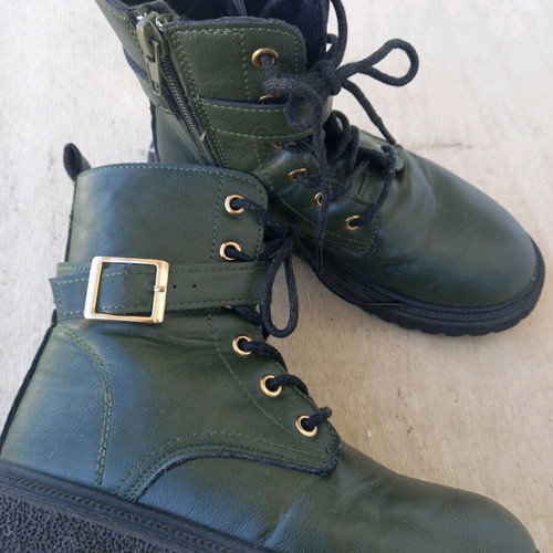 MariKelly kids boots size 32 like new, dark green