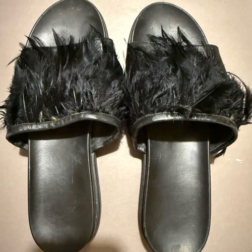 Glamazons leather pasoumia slippers like new, black with feathers size 39