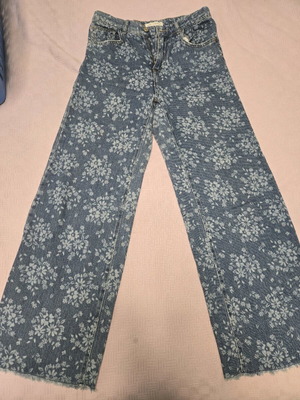 Zara girls' jeans used, size 13-14 (164) with small tear