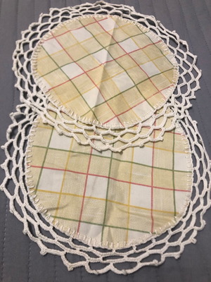 Decorative handmade napkins set of 2 like new with lace