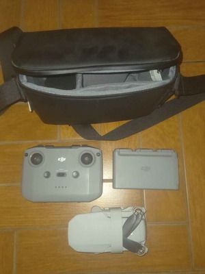DJI Mini 2 Fly More Combo drone set