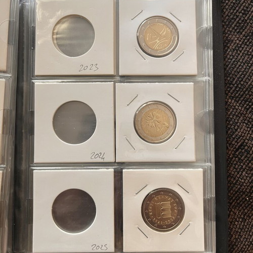 2 Euro Estonia coin collection book with 11 different coins, like new