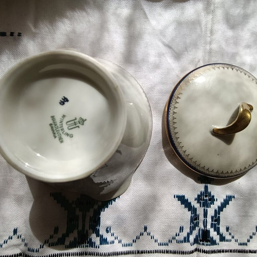 Sugar bowl and creamer set like new