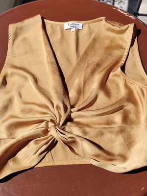 Le Ger sleeveless top gold like new