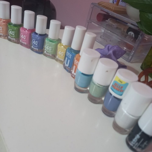Nail polish set like new, 13 pieces