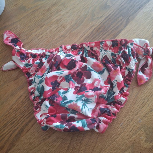 Floral bikini bottom Esmara size M like new, multicolor