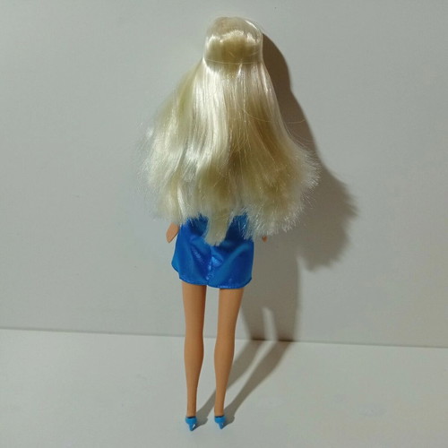 Sindy Hasbro 90's doll with mirror and brush in great condition