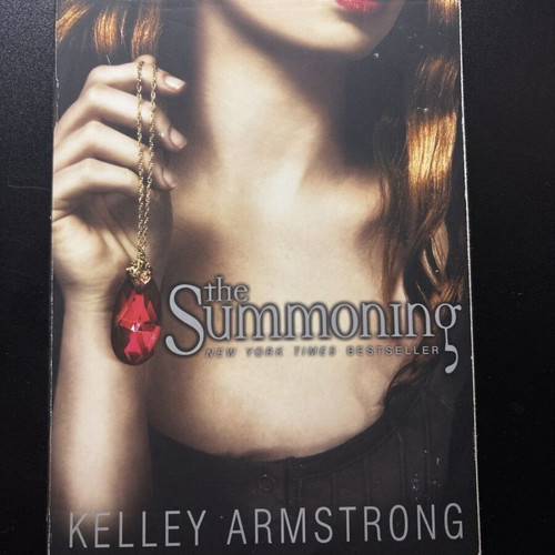 The Summoning by Kelley Armstrong book like new