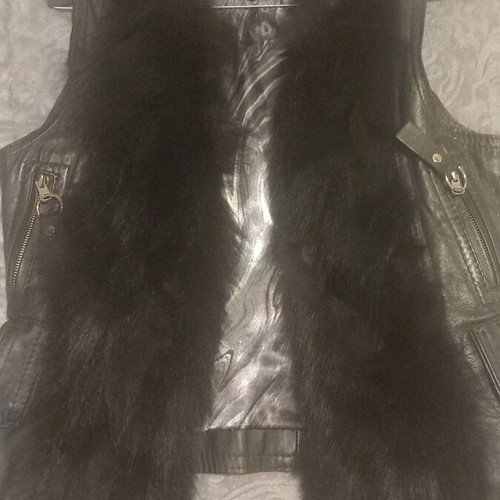 Women's vest like new with impressive synthetic fur black size M