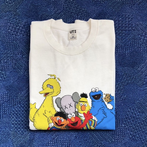 Kaws x Uniqlo x Sesame Street sweatshirt XL like new