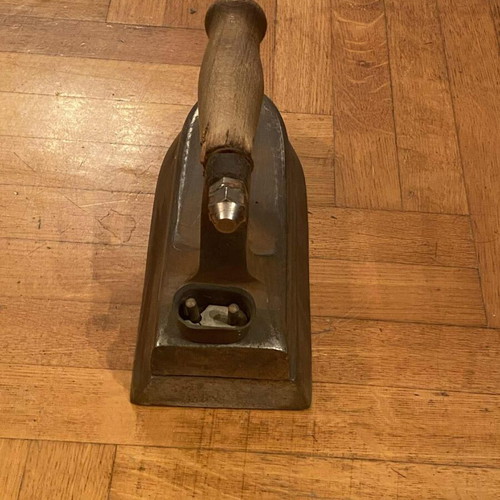 Sewing iron used, vintage from the 1960s