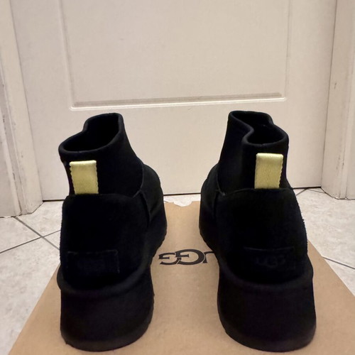 Ugg Classic Mini Platform Puffer Boots like new, black, EU 41