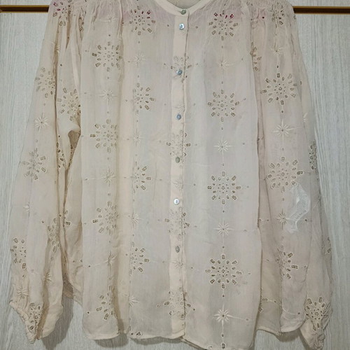 Zara shirt like new with embroidery and balloon sleeves size L