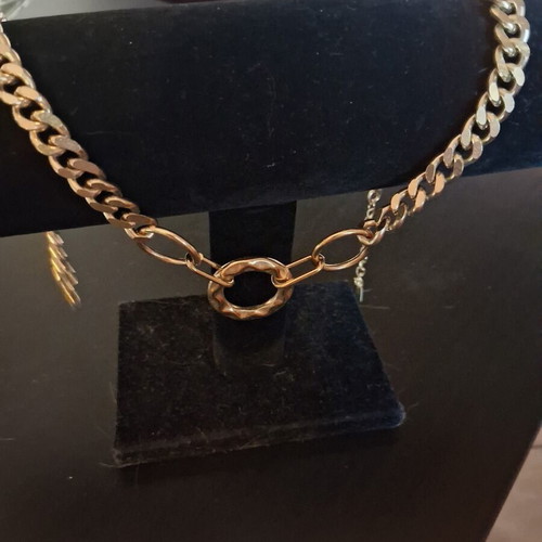 Women's necklace set like new, gold color, stainless steel