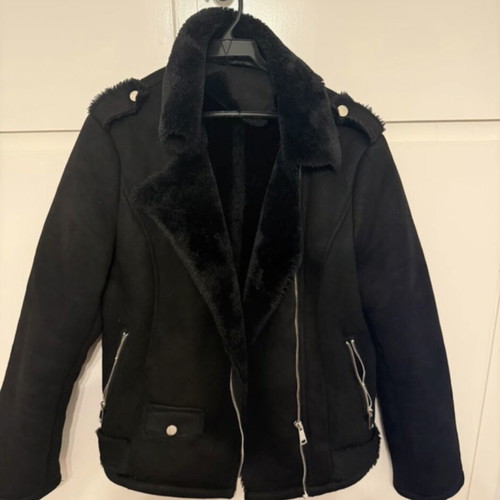 Mouton jacket like new, very warm, size M
