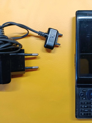 Sony Ericsson U10i used cell phone with charger and battery