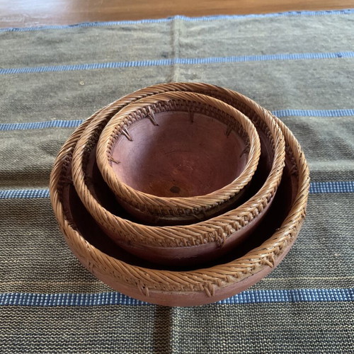 Set of three small handmade bowls in wood and rattan like new