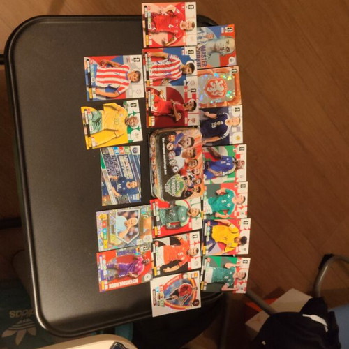 Card box with 12 simple and 6 special limited edition Messi cards