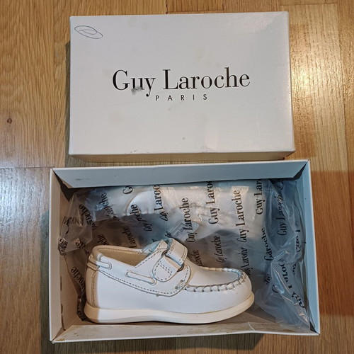 Guy Laroche leather shoes for boys white size 22 like new