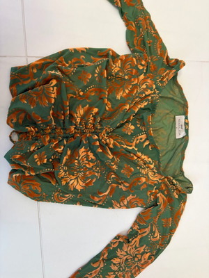 Nidodileda top short like new, green and gold