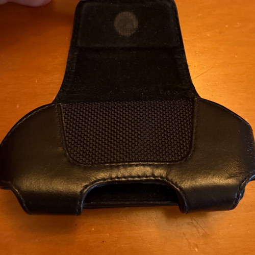 Cellularline leather case with belt clip like new, black