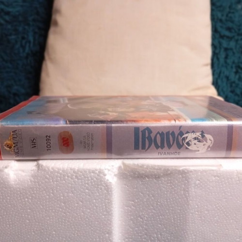 Ivanhoe VHS video cassette like new with subtitles and box