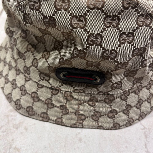 Gucci hat like new with metal details and brown lining