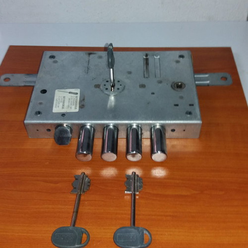 Lock used with three keys in excellent condition