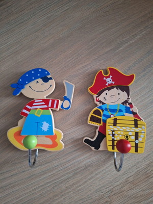 Children's pirate hooks set of 2 like new