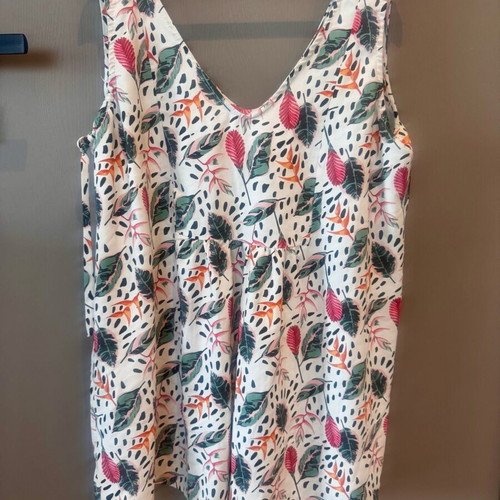 Zebras & Libras jumpsuit like new, size M, white multicolor