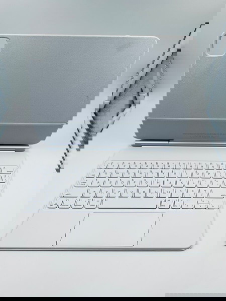 Apple Magic Keyboard iPad 11 White US English Used Genuine 03946