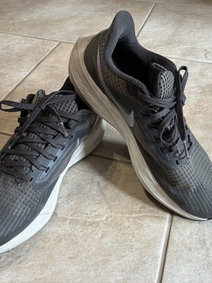 Nike Air Zoom Pegasus γυναικεία παπούτσια για τρέξιμο σε γκρι και χάλκινο, μέγεθος 39