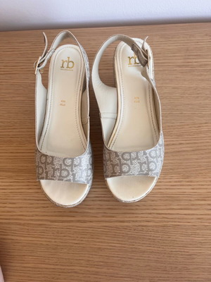 Rocco Barocco platforms like new, white and grey, size 40