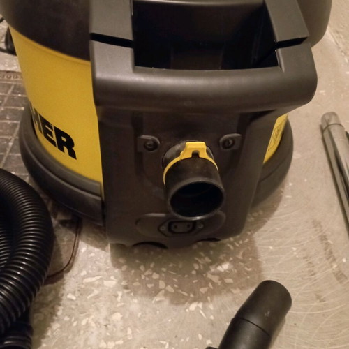 KARCHER T 201 professional vacuum cleaner new with 14-liter tank