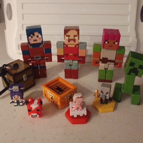 Minecraft figures like new, pack