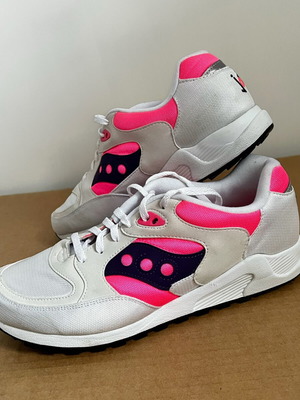 Saucony Jazz 4000 sneakers like new, size 44, white and pink