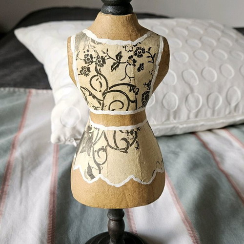 Decorative sewing model like new