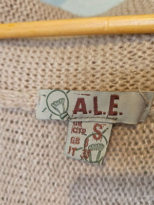 Ale sleeveless wool vest like new, salmon pink, oversized fit