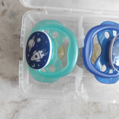 Dr Brown's Pacifier 0-6 Months with Case like new