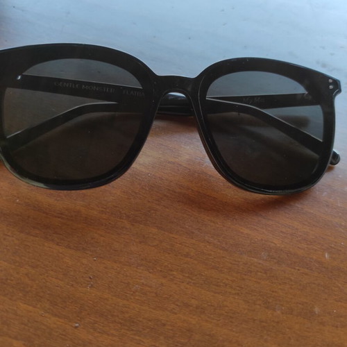 Gentle Monster My Ma 01 Sunglasses like new, black