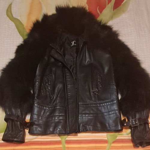 Leather jacket like new, Italian black with fur collar and sleeves