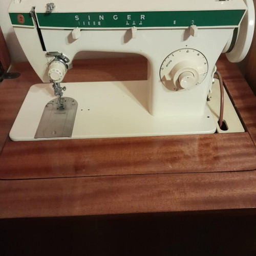 Singer sewing machine used, compact and multifunctional