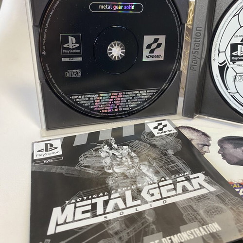 International Superstar Soccer 98 with Metal Gear Solid Demo PlayStation 1 PS1 like new