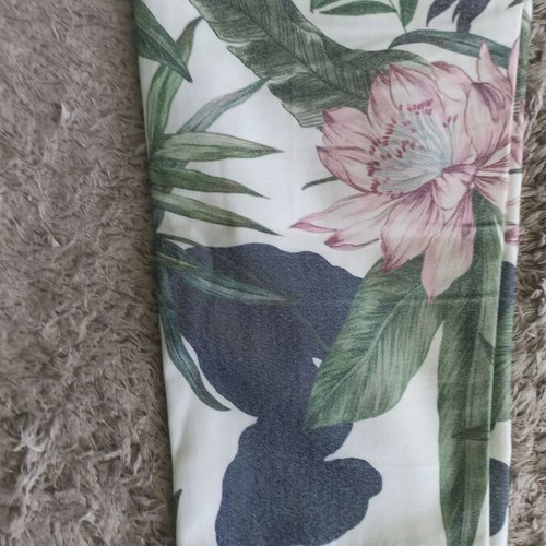 Stradivarius women's pants size 38 like new, white and green