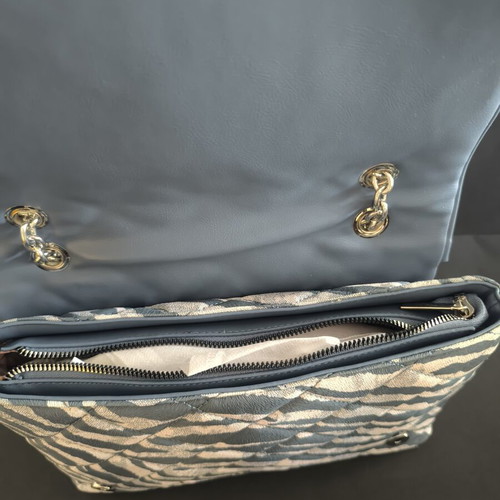 Doca shoulder bag medium size white blue animal print